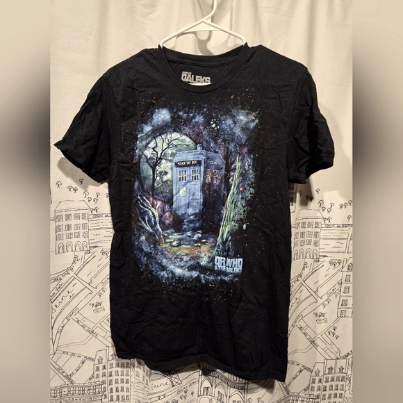dr who and the daleks Tops - EUC Like New Dr Who And The Daleks Tardis Black Graphic Tee Size Medium